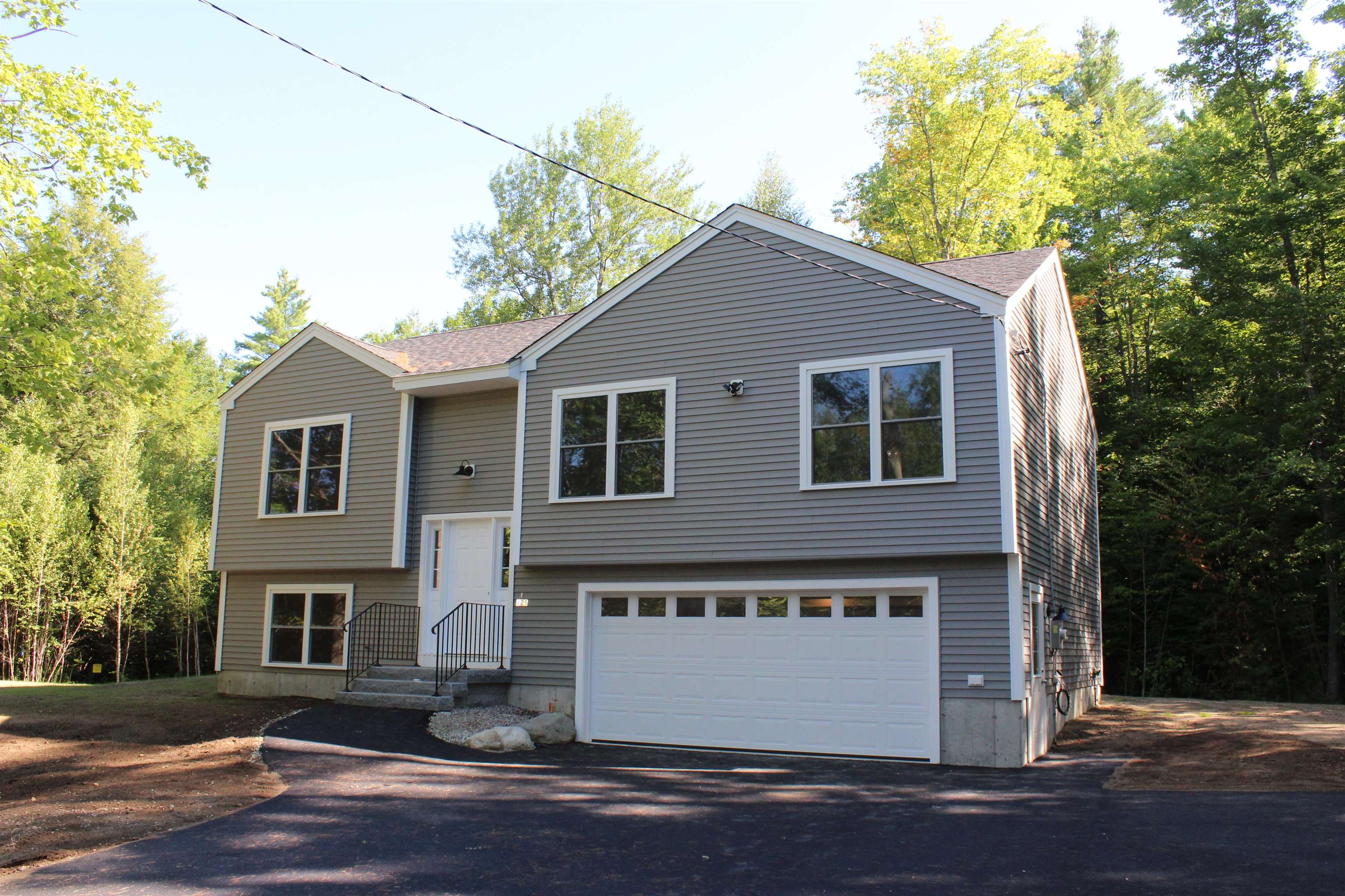 128 Lowell Street Rochester, NH 03867 - Photo 4 of 32