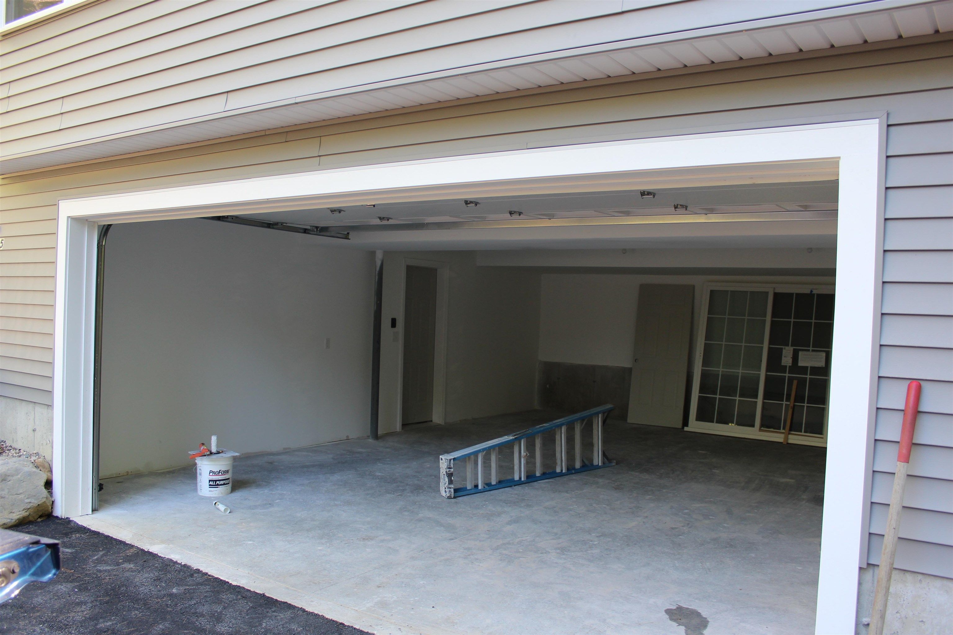 128 Lowell Street Rochester, NH 03867 - Photo 7 of 32