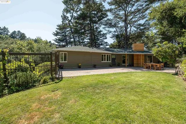 a view of house with a garden