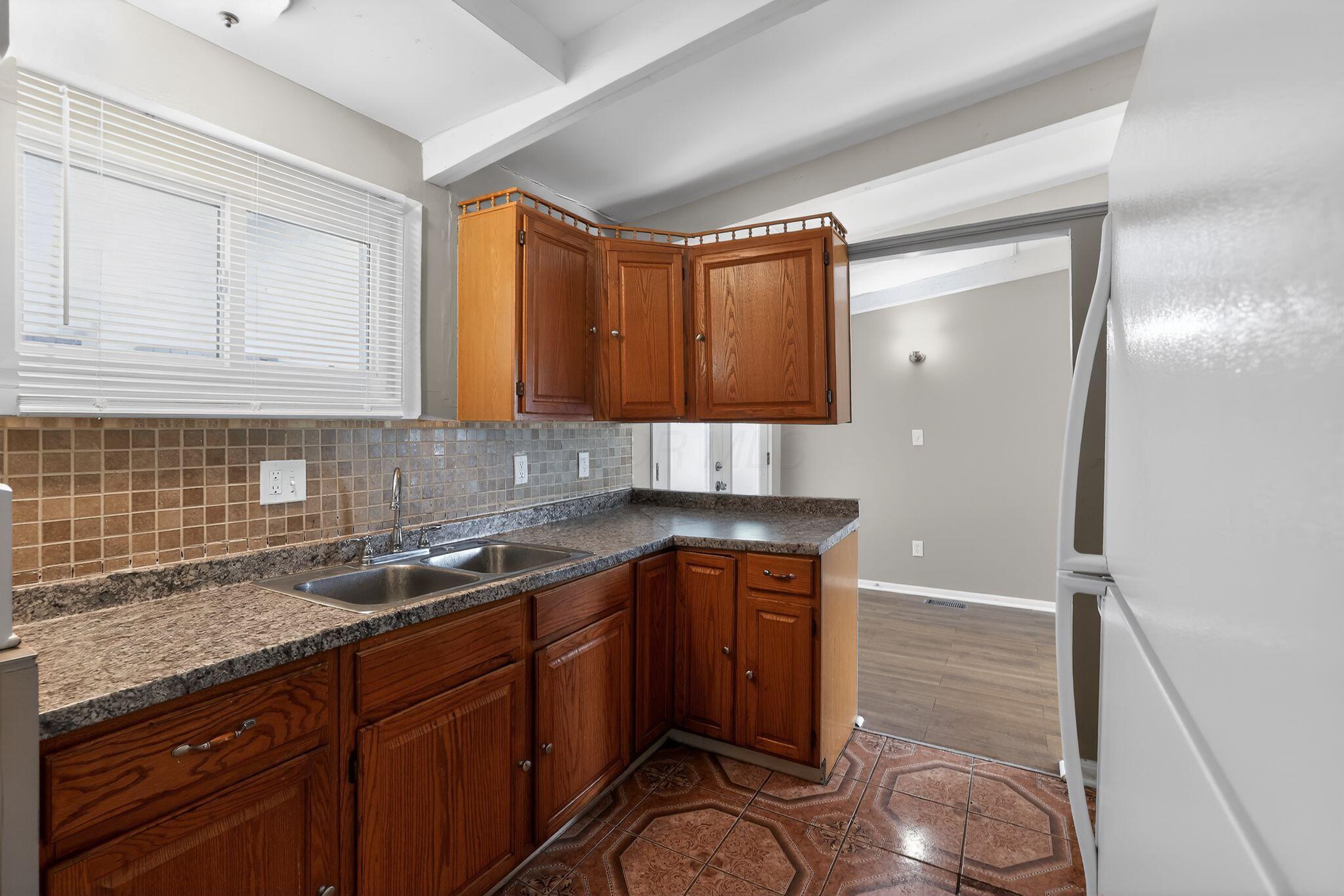 994 Sunbury Road Columbus, OH 43219 - Photo 15 of 40 23_994_Sunbury_Rd_Columbus_OH_43219-Kitc