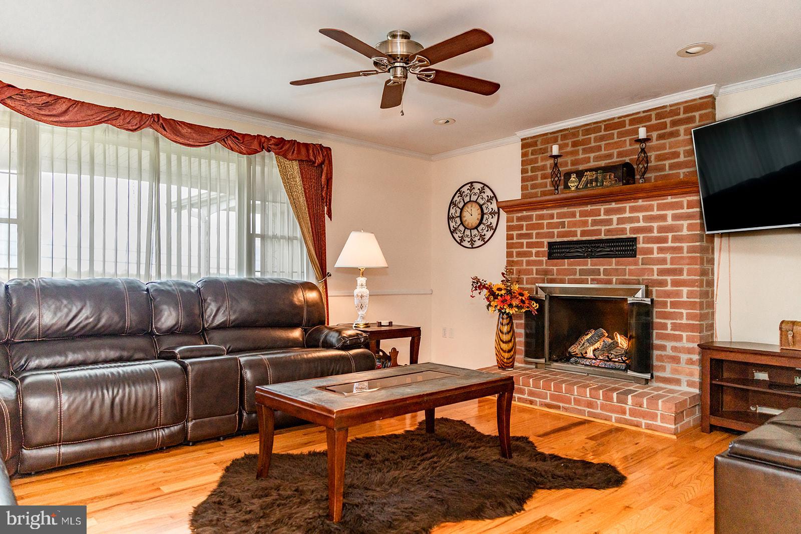 1855 Deer Park Road Finksburg, MD 21048 - Photo 10 of 26 Spacious livingroom