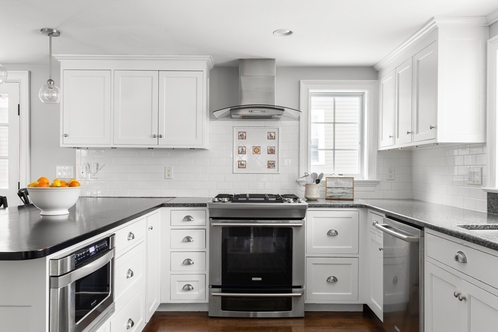 46 Gregory Street Marblehead, MA 01945 - Photo 3 of 29 Gallery Image 3