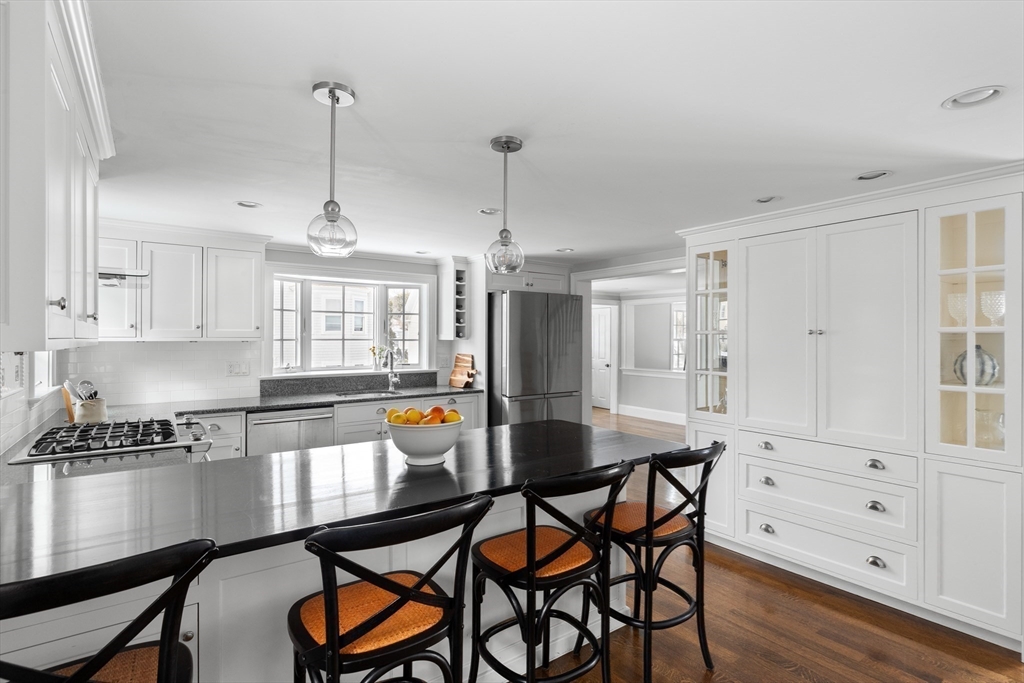 46 Gregory Street Marblehead, MA 01945 - Photo 4 of 29 Gallery Image 4