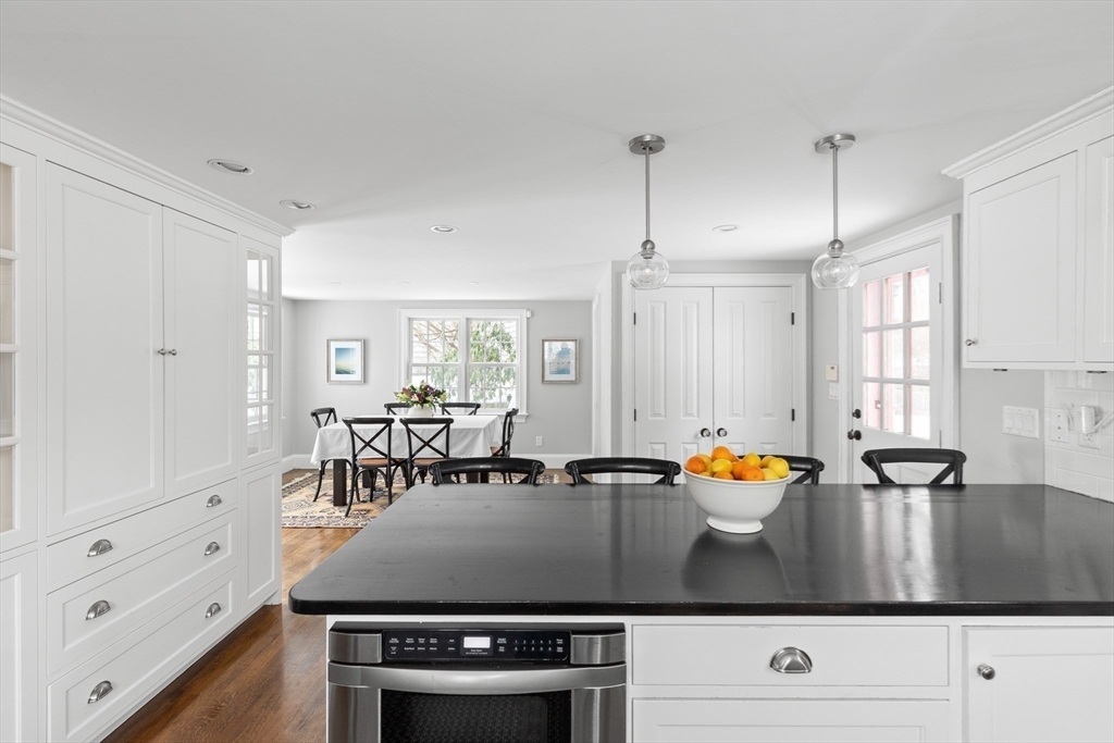 46 Gregory Street Marblehead, MA 01945 - Photo 6 of 29 Gallery Image 6
