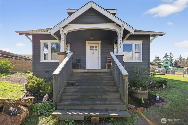 $299,950 | 705 East Dearborn Avenue, Shelton, WA 98584