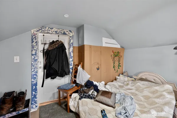$299,950 | 705 East Dearborn Avenue, Shelton, WA 98584
