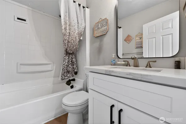 $299,950 | 705 East Dearborn Avenue, Shelton, WA 98584