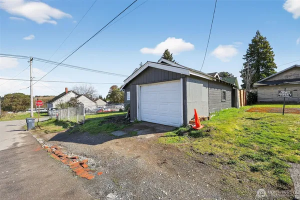 $299,950 | 705 East Dearborn Avenue, Shelton, WA 98584