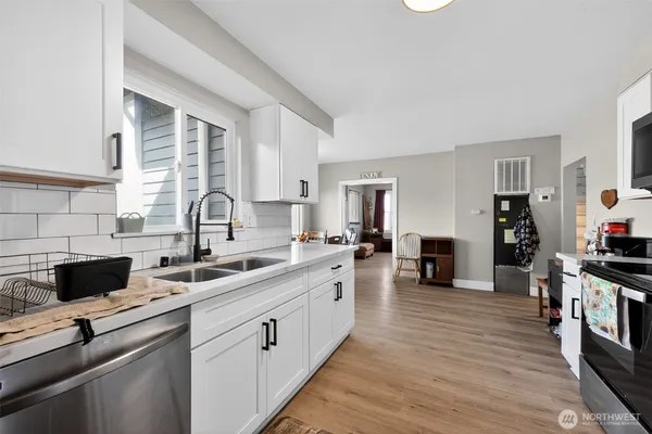 $299,950 | 705 East Dearborn Avenue, Shelton, WA 98584