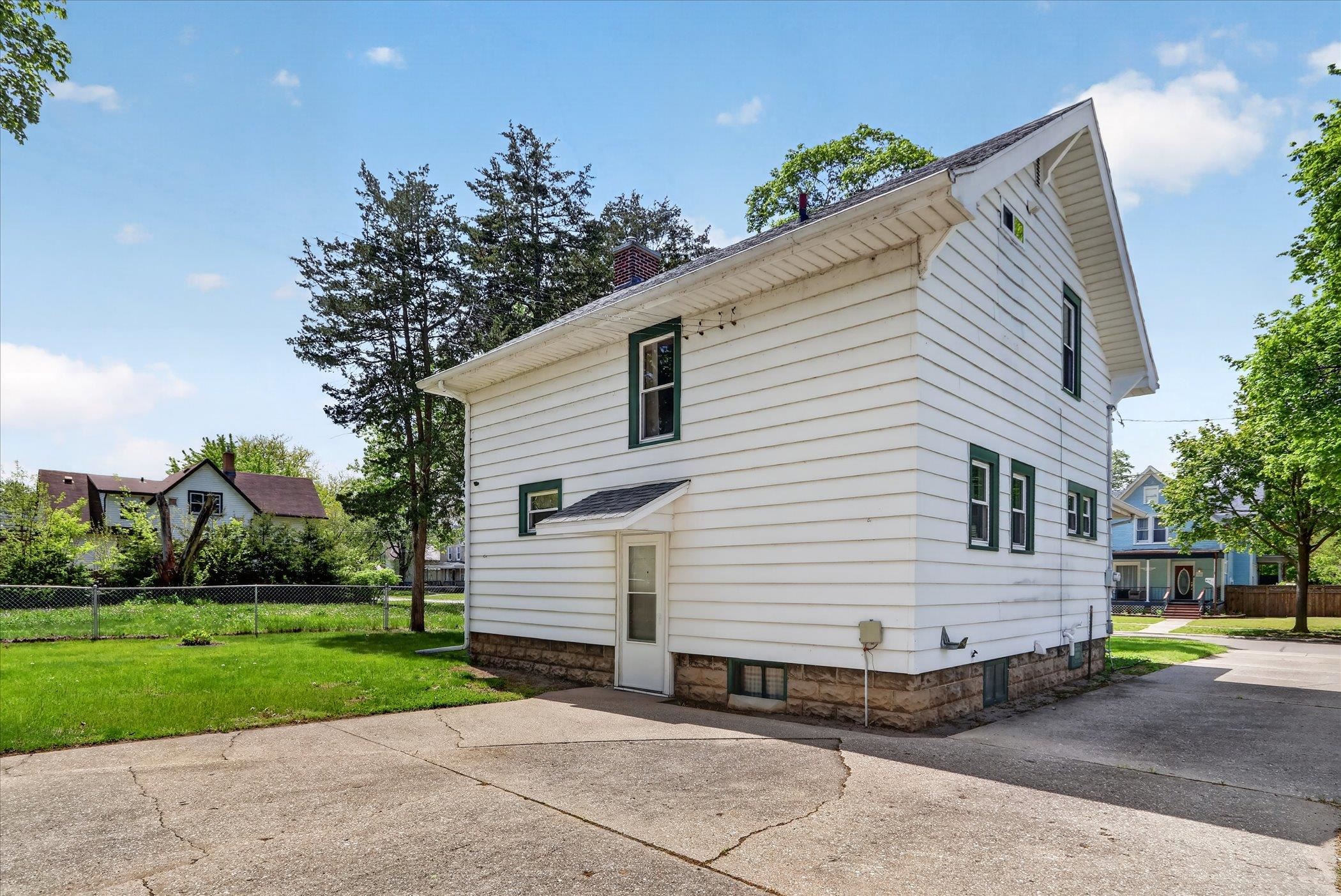 953 Oak Street Beloit, WI 53511 - Photo 33 of 40