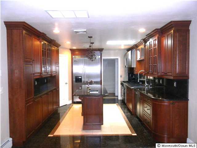 41 Centerville Road Holmdel, NJ 07733 - Photo 1 of 3 Primary Photo