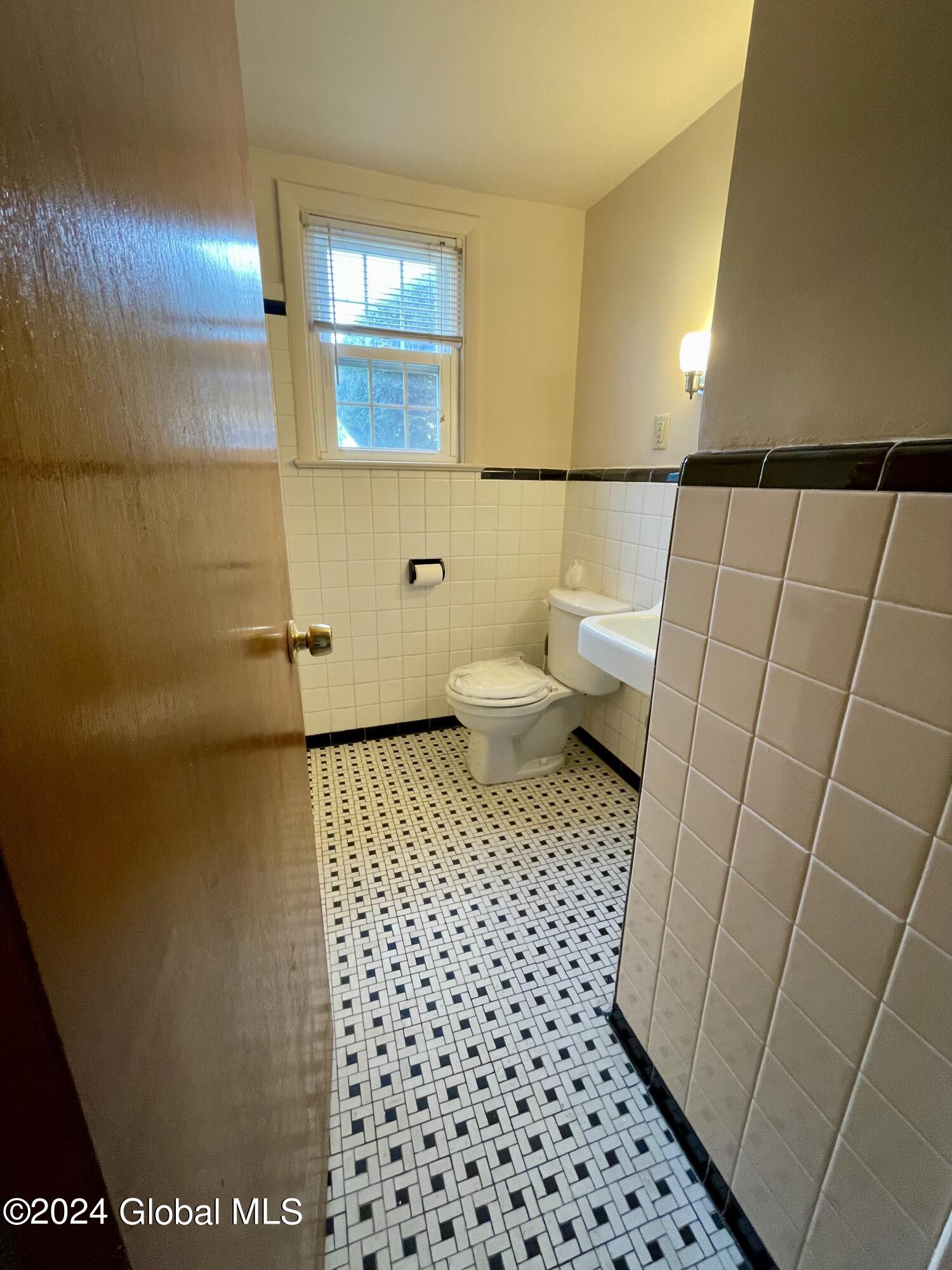 948 Washington Avenue Albany, NY 12203 - Photo 16 of 18 IMG_2308