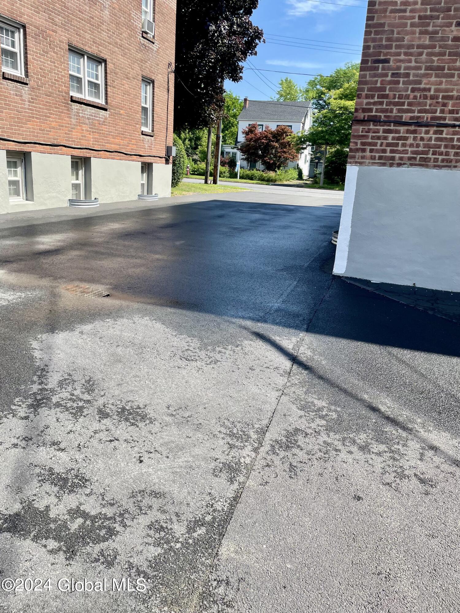 948 Washington Avenue Albany, NY 12203 - Photo 4 of 18 IMG_2268