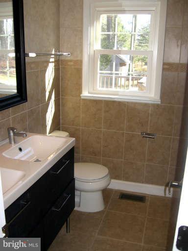 14739 Good Hope Road Silver Spring, MD 20905 - Photo 12 of 21 Bath