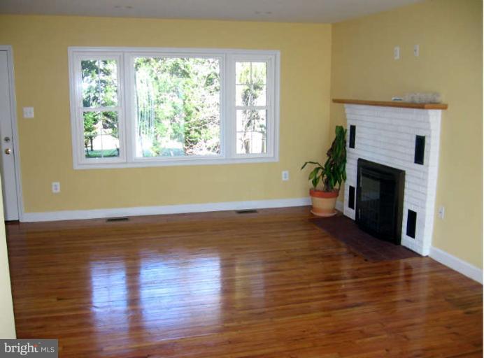 14739 Good Hope Road Silver Spring, MD 20905 - Photo 8 of 21 Family Room