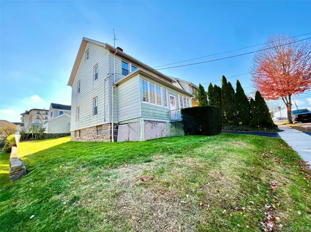 a view of a house with a yard