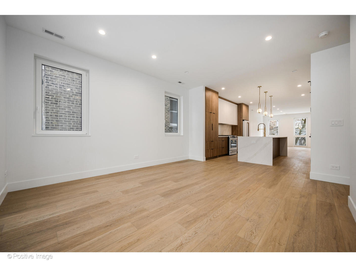 1124 West Addison Street, Unit 2 Chicago, IL 60613 - Photo 4 of 22