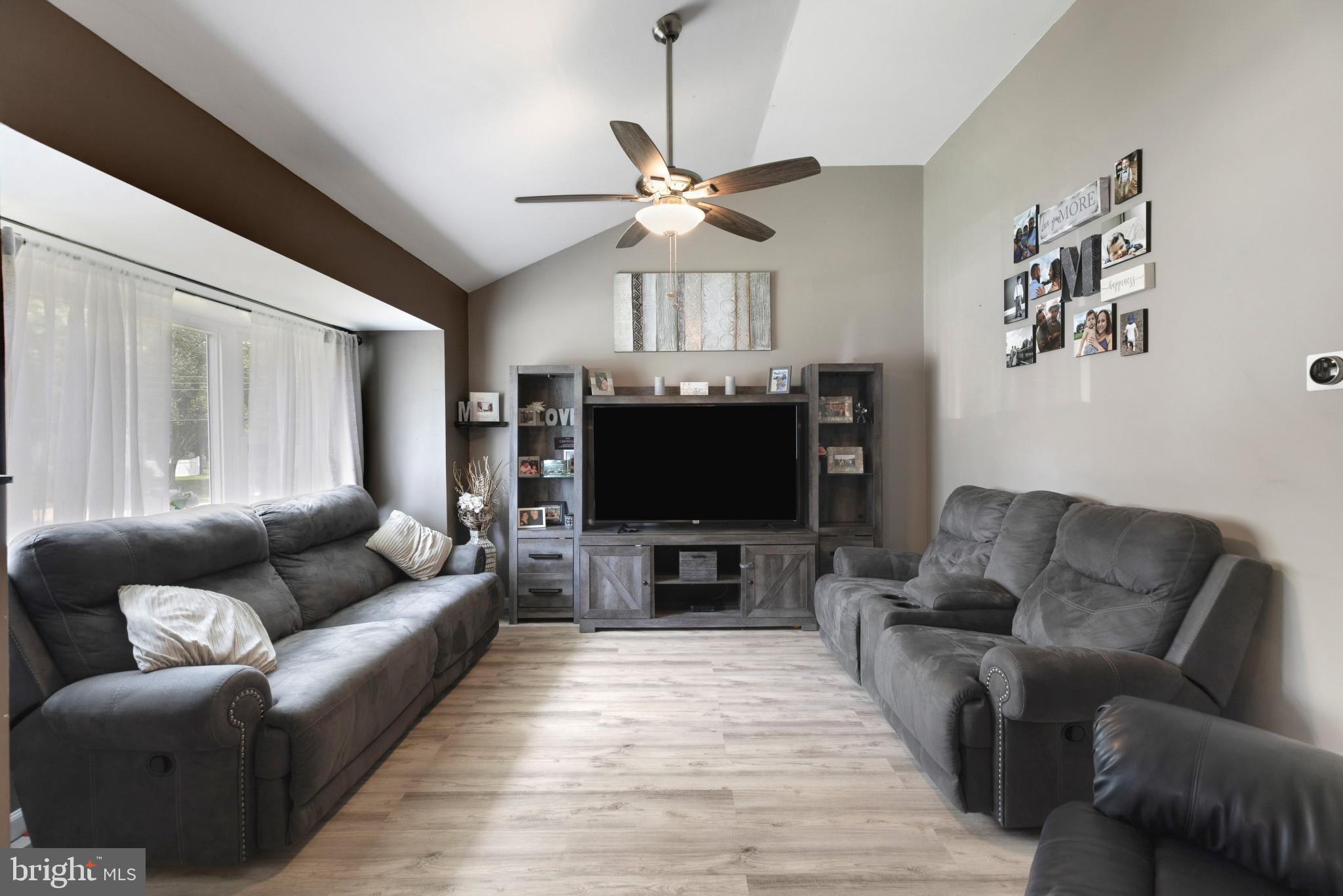 619 State Road Mantua, NJ 08051 - Photo 4 of 32 Family Room
