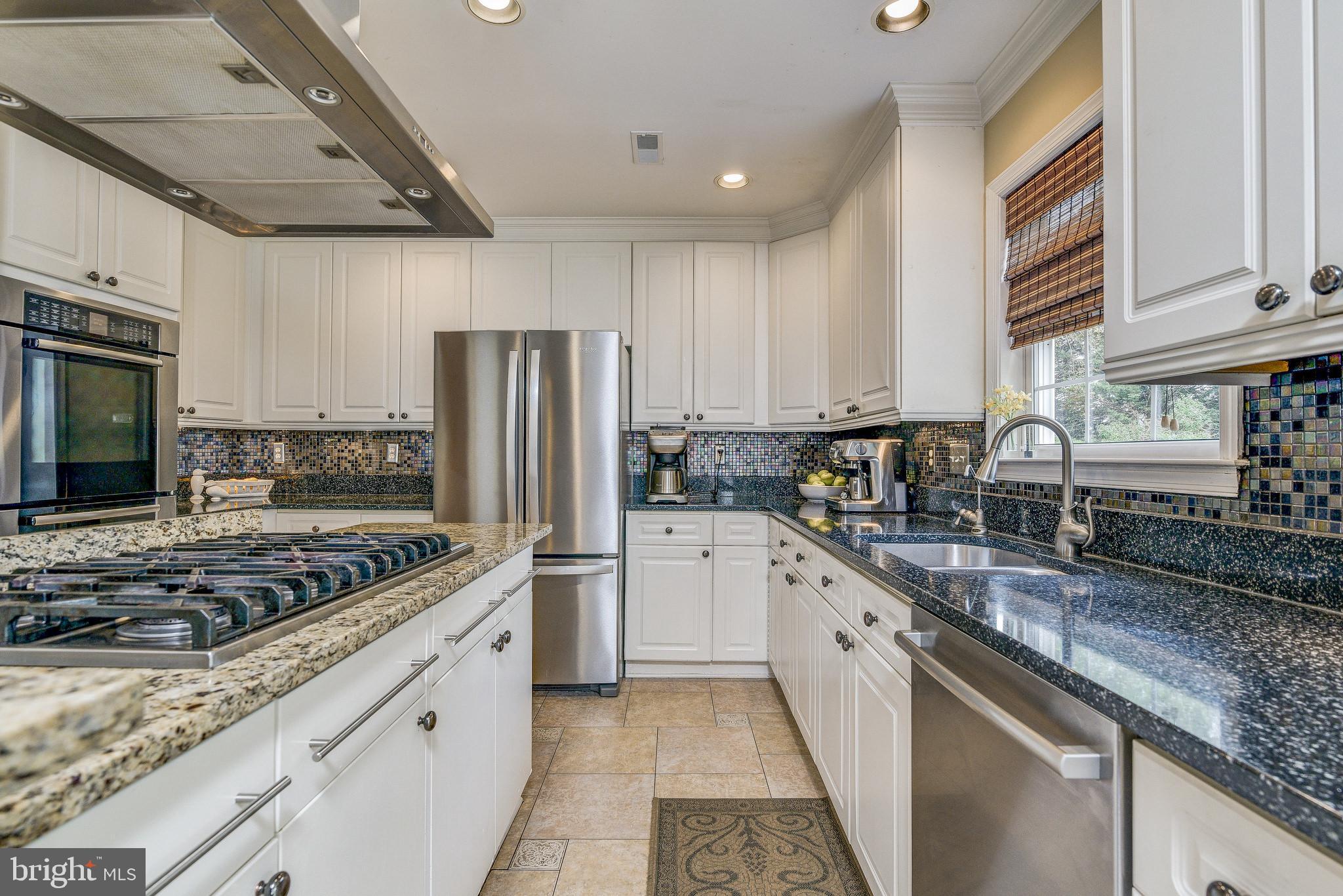 9304 Huntmaster Road Gaithersburg, MD 20882 - Photo 22 of 89 State of the Art Kitchen