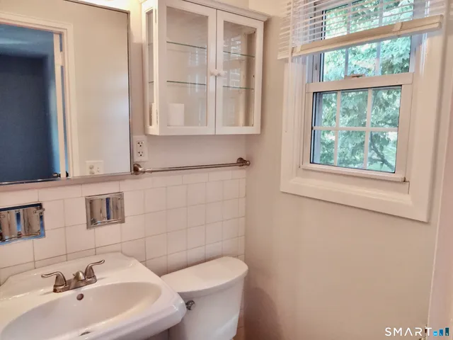 $3,300 | 245 Unquowa Road, Unit 102, Fairfield, CT 06824