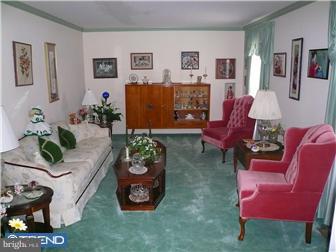 13 Raphael Road Hockessin, DE 19707 - Photo 2 of 12 Living Room