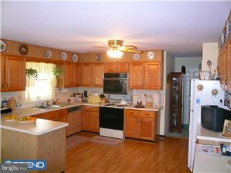 13 Raphael Road Hockessin, DE 19707 - Photo 4 of 12 Kitchen