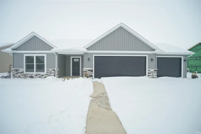 $339,900 | 430 North EASTFIELD Circle, Milford, IN 46542