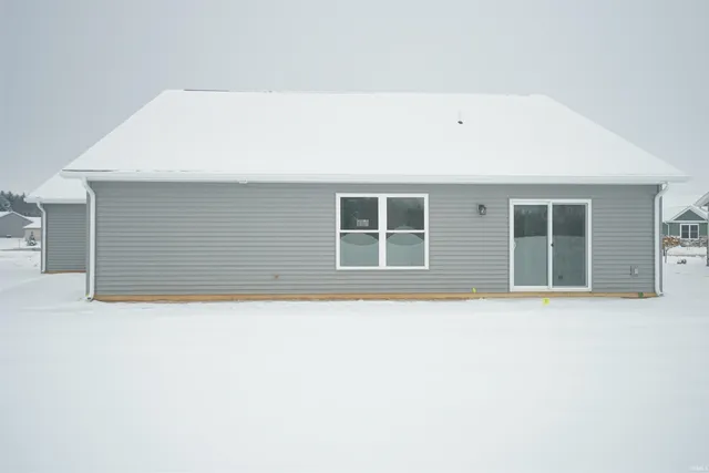 $339,900 | 430 North EASTFIELD Circle, Milford, IN 46542