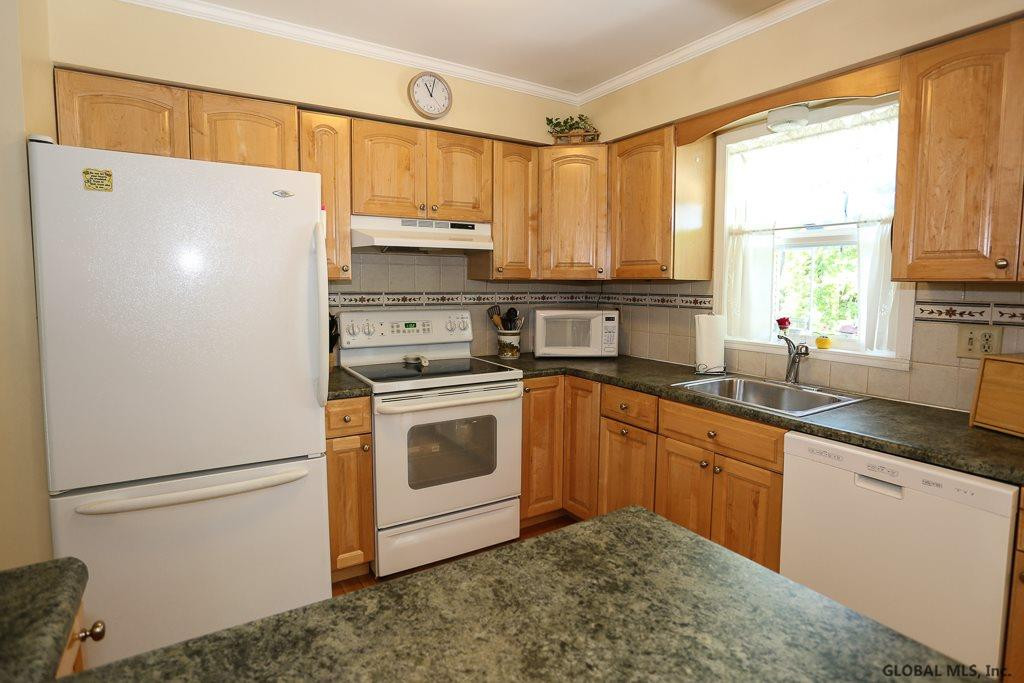 958 Riverview Road Rexford, NY 12148 - Photo 8 of 25 Photo 8