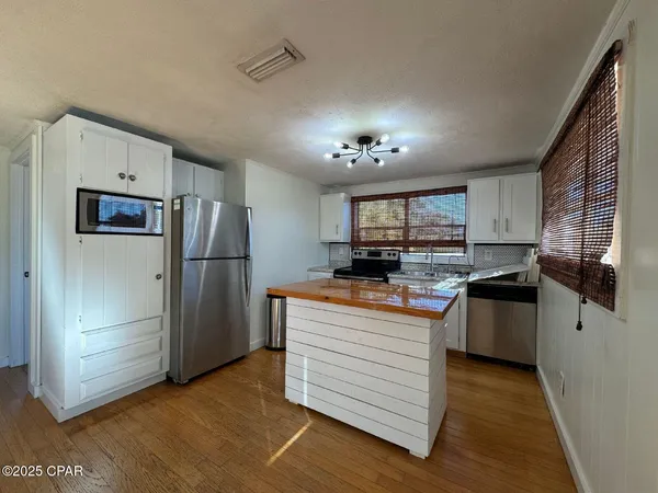 $1,300 | 230 Christmas Tree Lane, Unit B, Panama City Beach, FL 32413