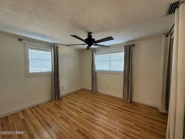 $1,300 | 230 Christmas Tree Lane, Unit B, Panama City Beach, FL 32413