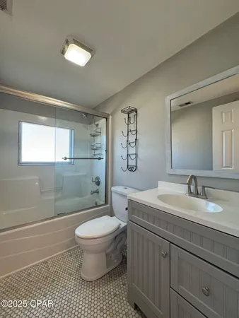 $1,300 | 230 Christmas Tree Lane, Unit B, Panama City Beach, FL 32413