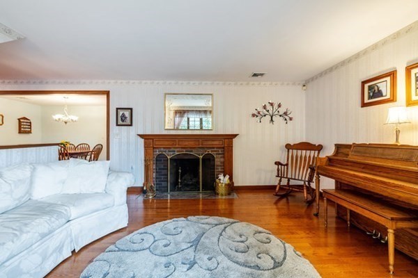 133 Maplewood Road Lynn, MA 01904 - Photo 3 of 42 Gallery Image 3