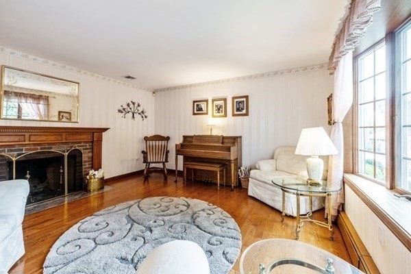 133 Maplewood Road Lynn, MA 01904 - Photo 4 of 42 Gallery Image 4