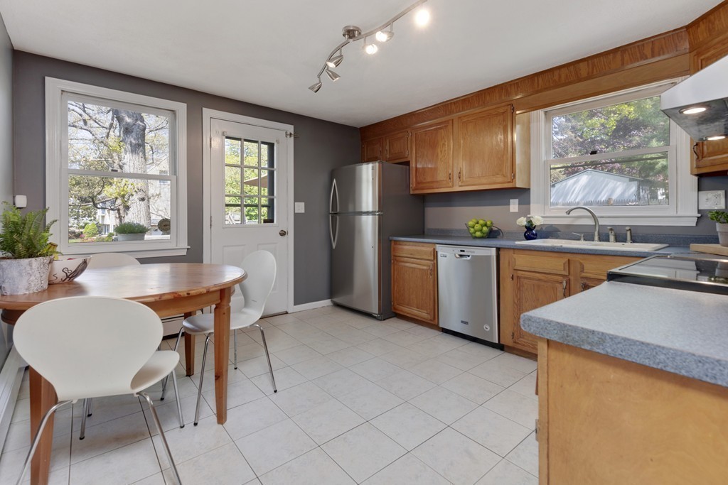 19 Burt Road Wilmington, MA 01887 - Photo 2 of 30