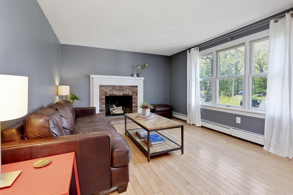 19 Burt Road Wilmington, MA 01887 - Photo 4 of 30