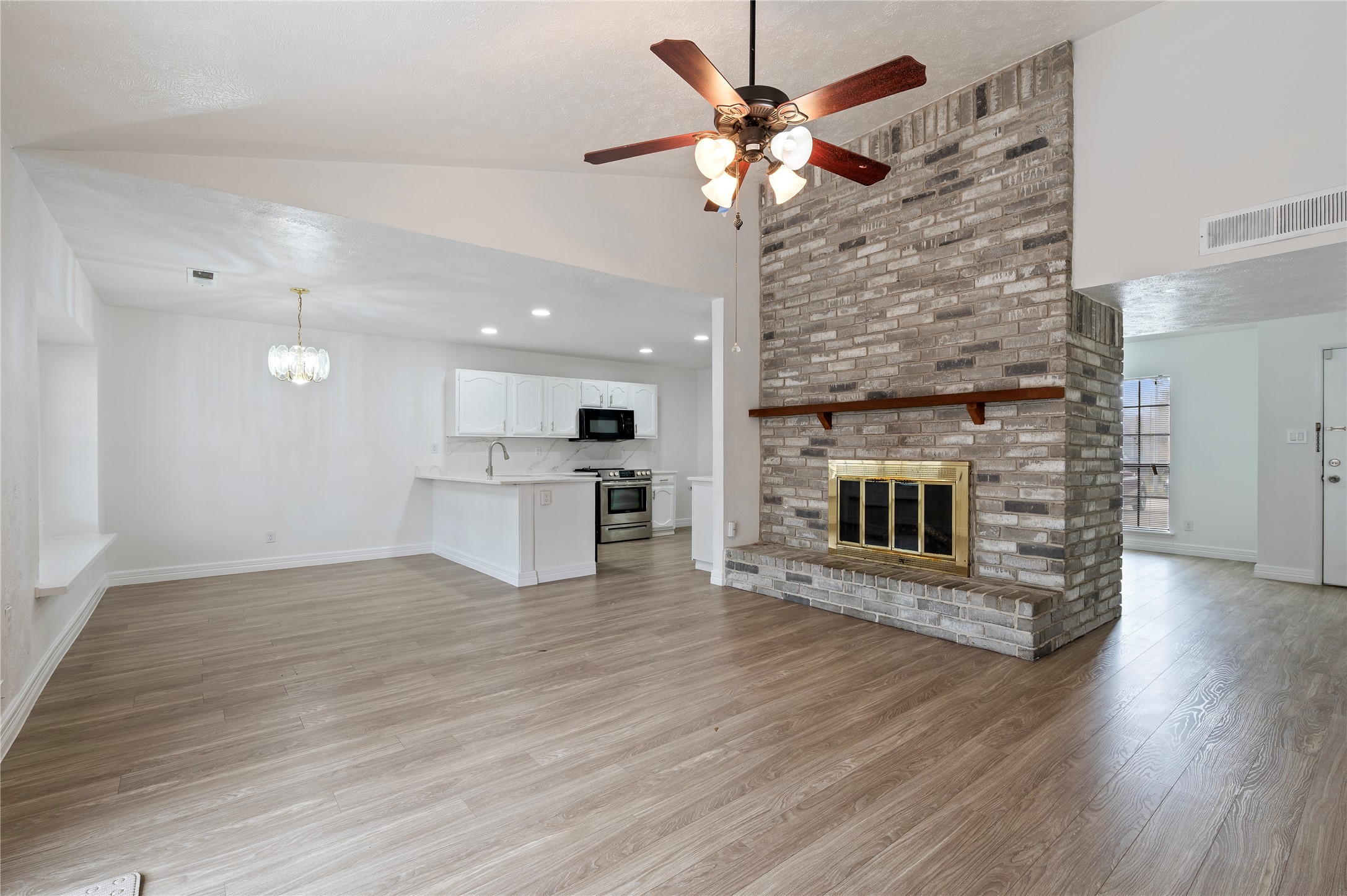 22722 Hawkwood Drive Spring, TX 77373 - Photo 11 of 34