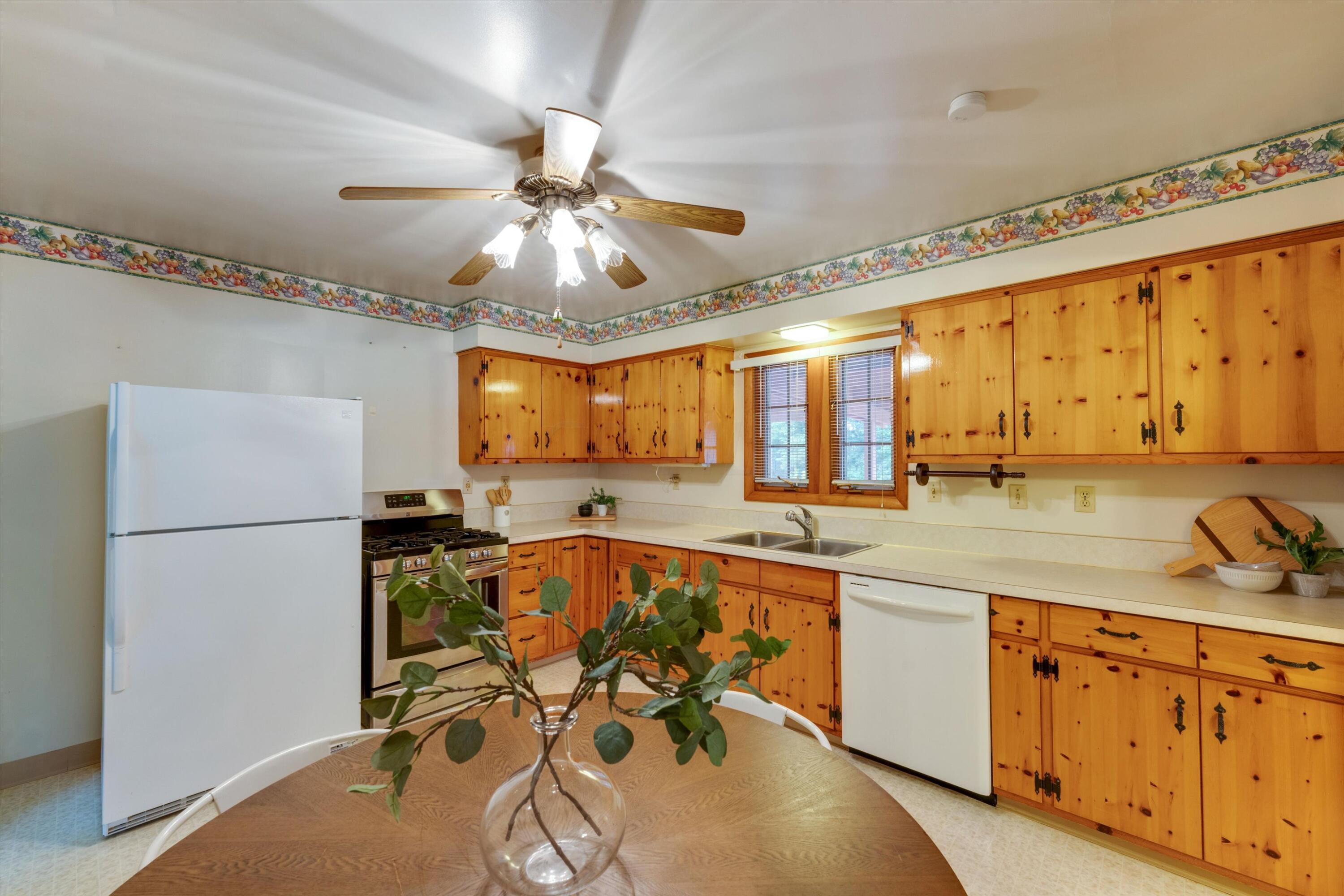 652 Bernhard Road Columbus, OH 43213 - Photo 16 of 53 22-dsc03100-dsc03102