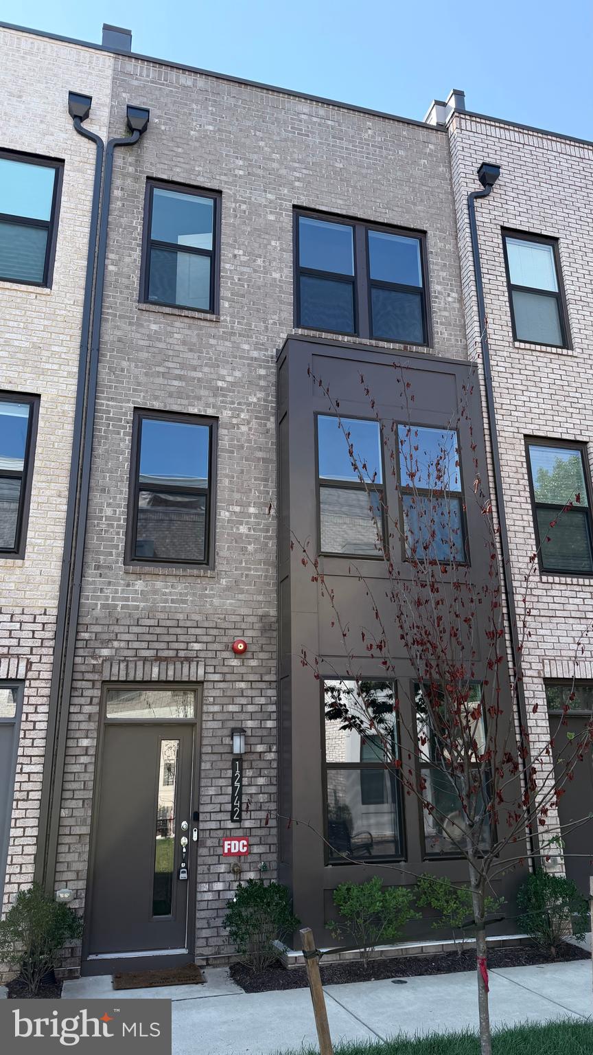 12742 Verdant Way Reston, VA 20191 - Photo 1 of 35