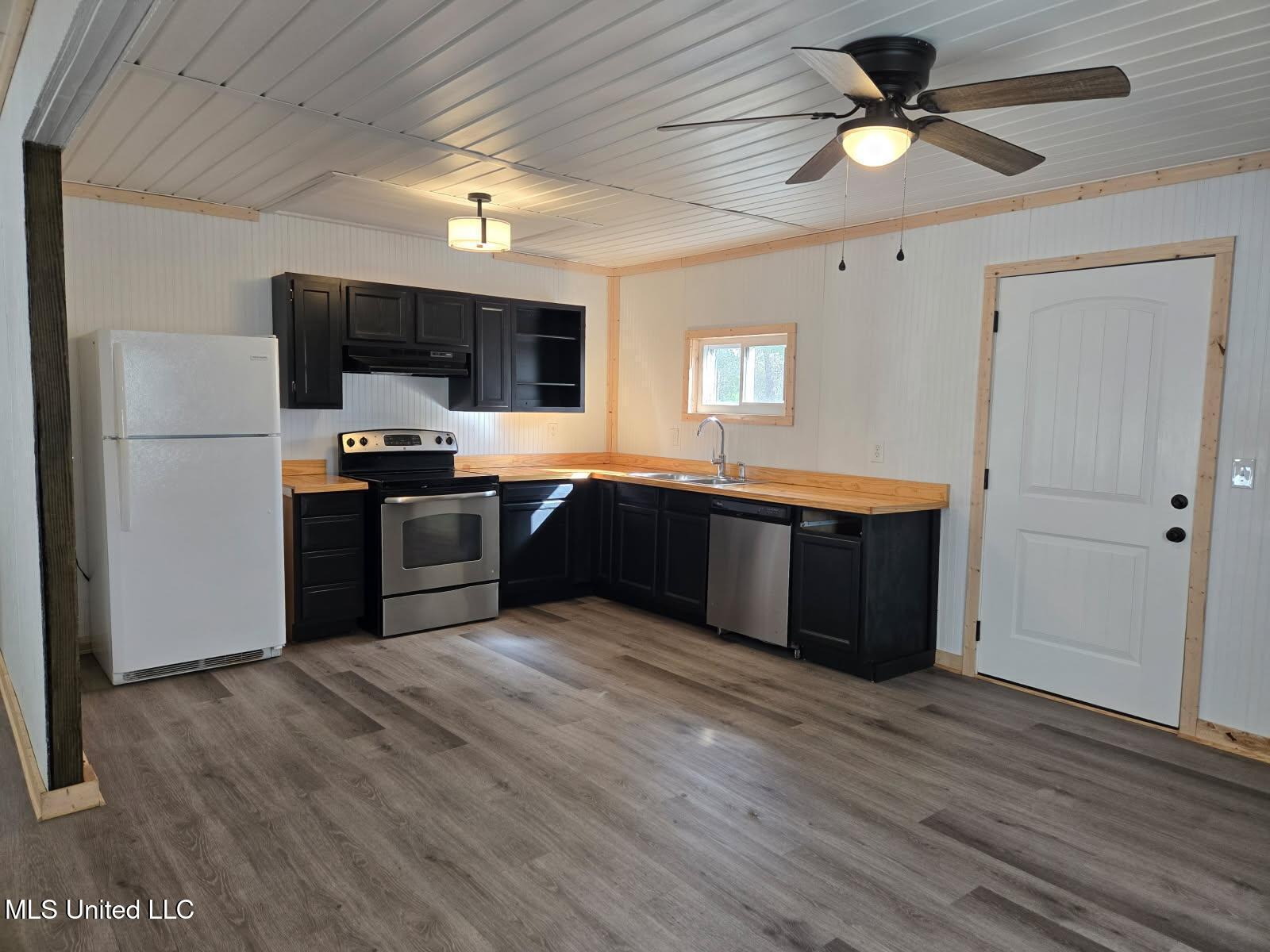 273 Broome School Road Perkinston, MS 39573 - Photo 3 of 12 Kitchen