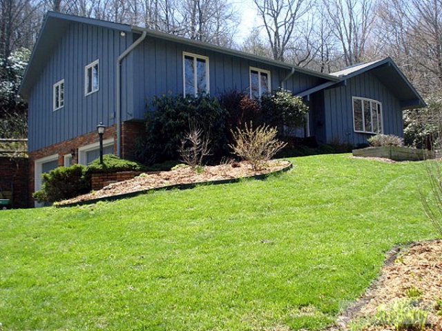 211 Country Lane Boone, NC 28607 - Photo 1 of 18 Gallery Image 1