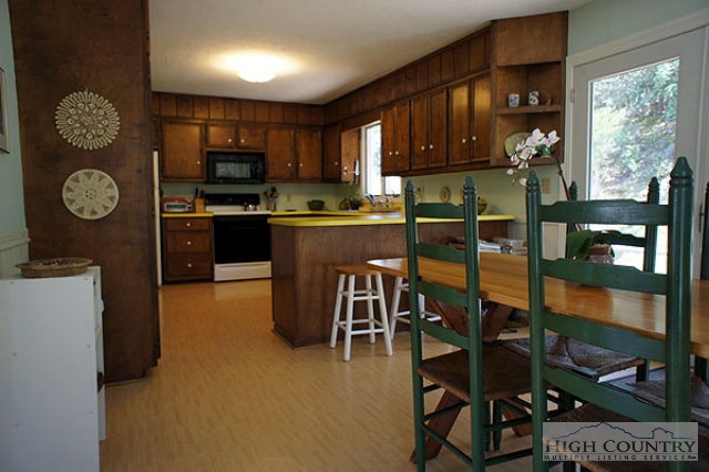 211 Country Lane Boone, NC 28607 - Photo 8 of 18 Gallery Image 8