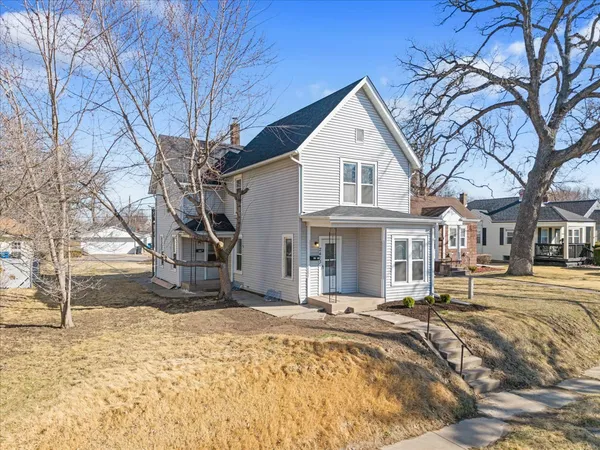 $149,900 | 2413 11th Avenue, Moline, IL 61265