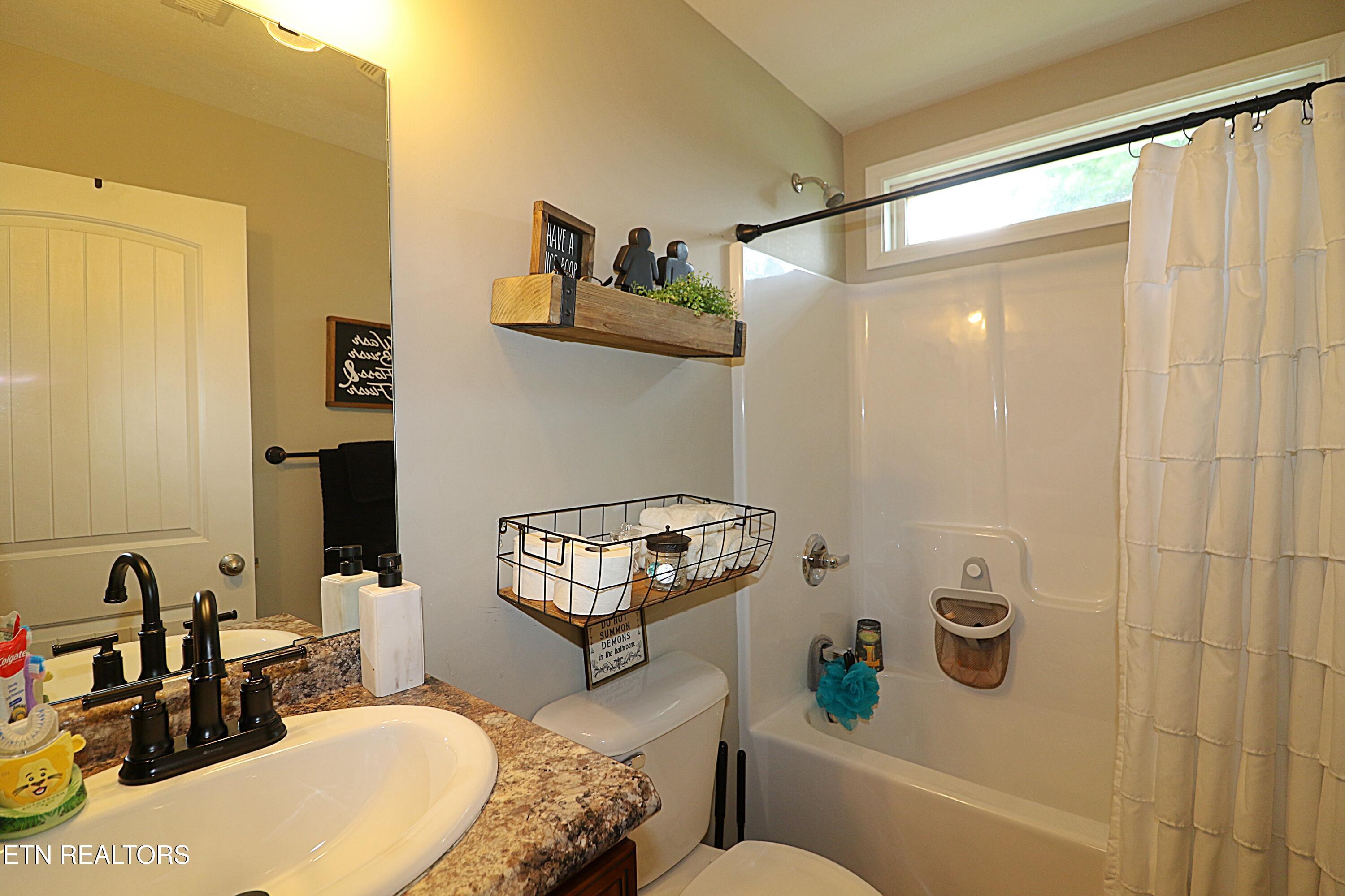 175 Logan Lane Oneida, TN 37841 - Photo 30 of 56 094A4241