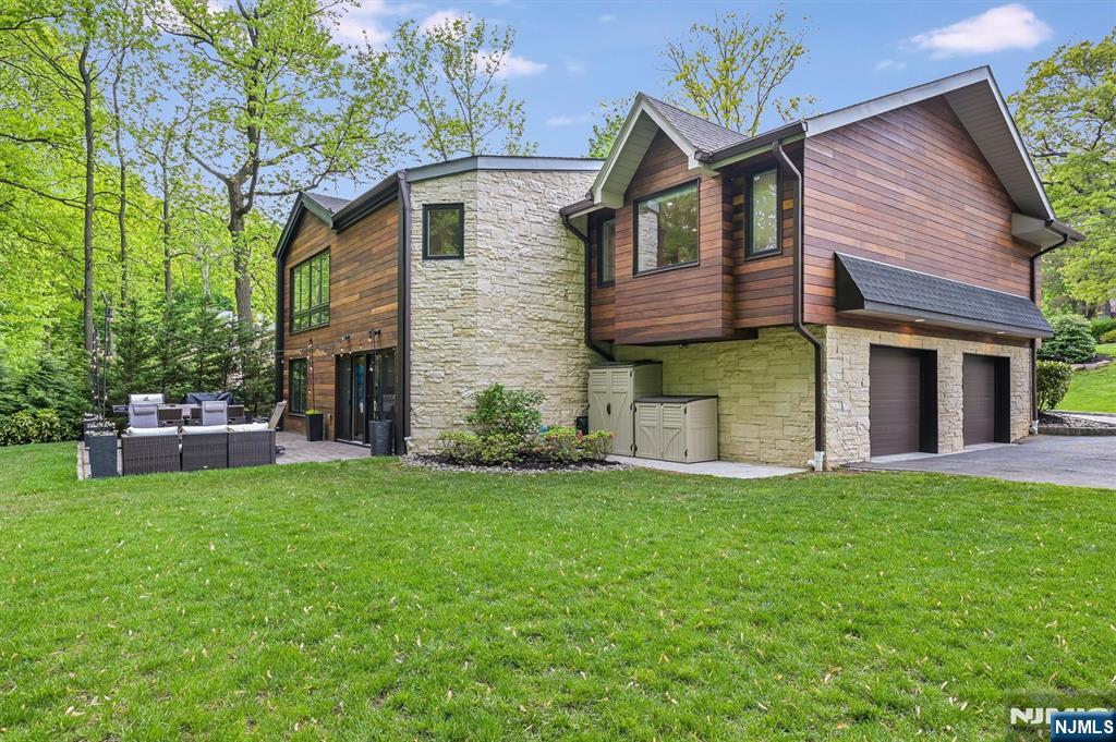 655 Floyd Street Englewood Cliffs, NJ 07632 - Photo 28 of 49
