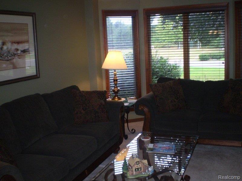 546 Timberline Drive Rochester, MI 48309 - Photo 6 of 19 House pictures 022.JPG