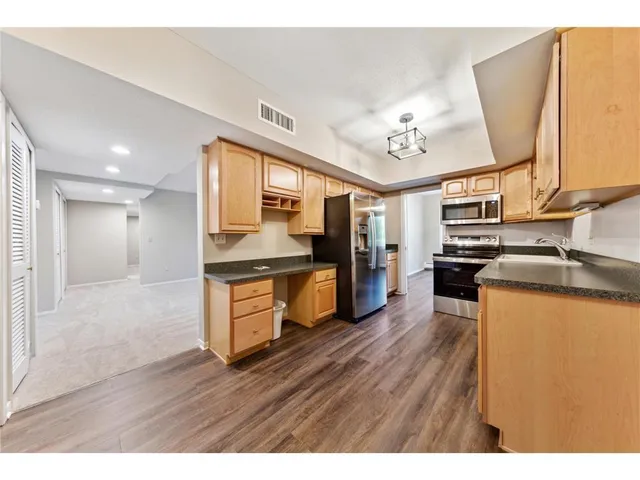 $233,000 | 3412 Oak Ridge Road, Unit 108, Minnetonka, MN 55305