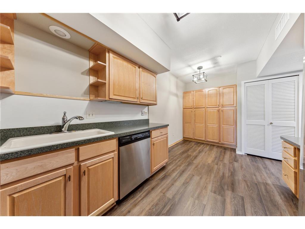 3412 Oak Ridge Road, Unit 108 Minnetonka, MN 55305 - Photo 6 of 11