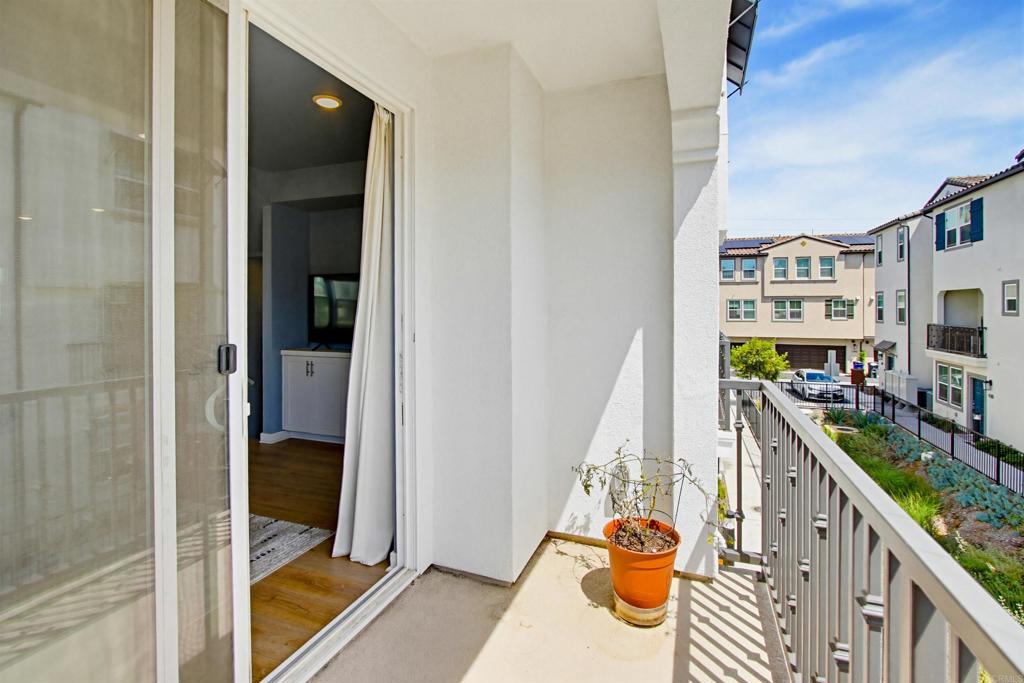 437 Jupiter Escondido, CA 92025 - Photo 16 of 44 Balcony