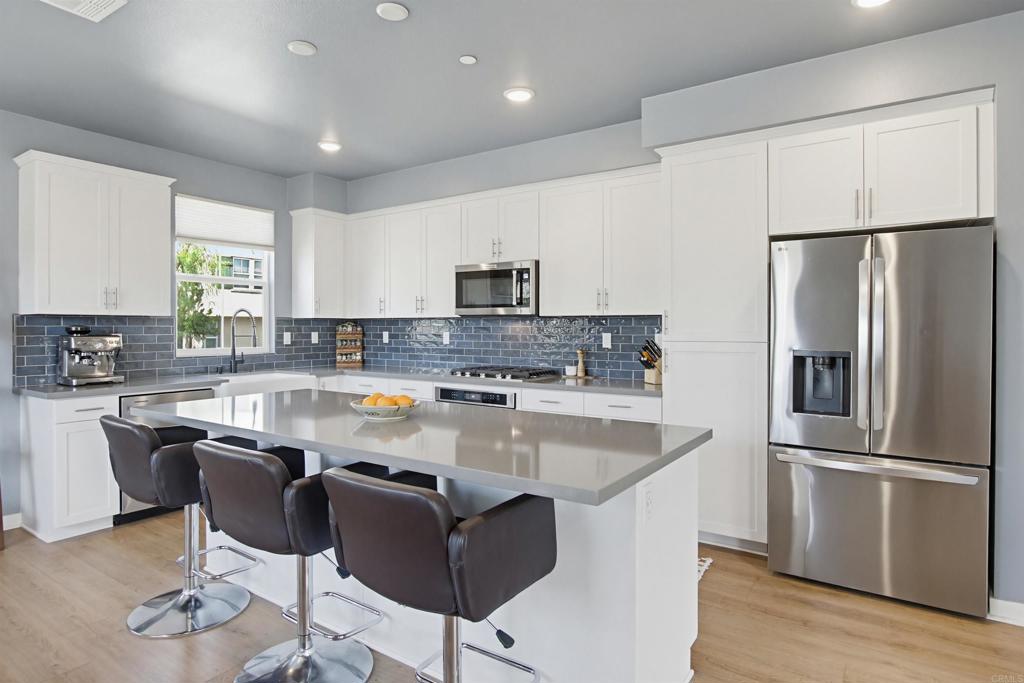 437 Jupiter Escondido, CA 92025 - Photo 3 of 44 Kitchen